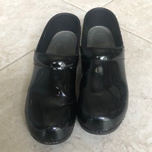 Black Dansko XP clogs